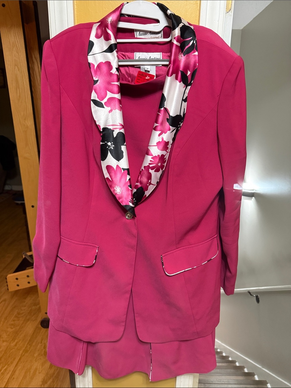Vintage 80’s/90’s Aussie AustineWomen’s Hot Pink Wedding/Church 2 piece suit